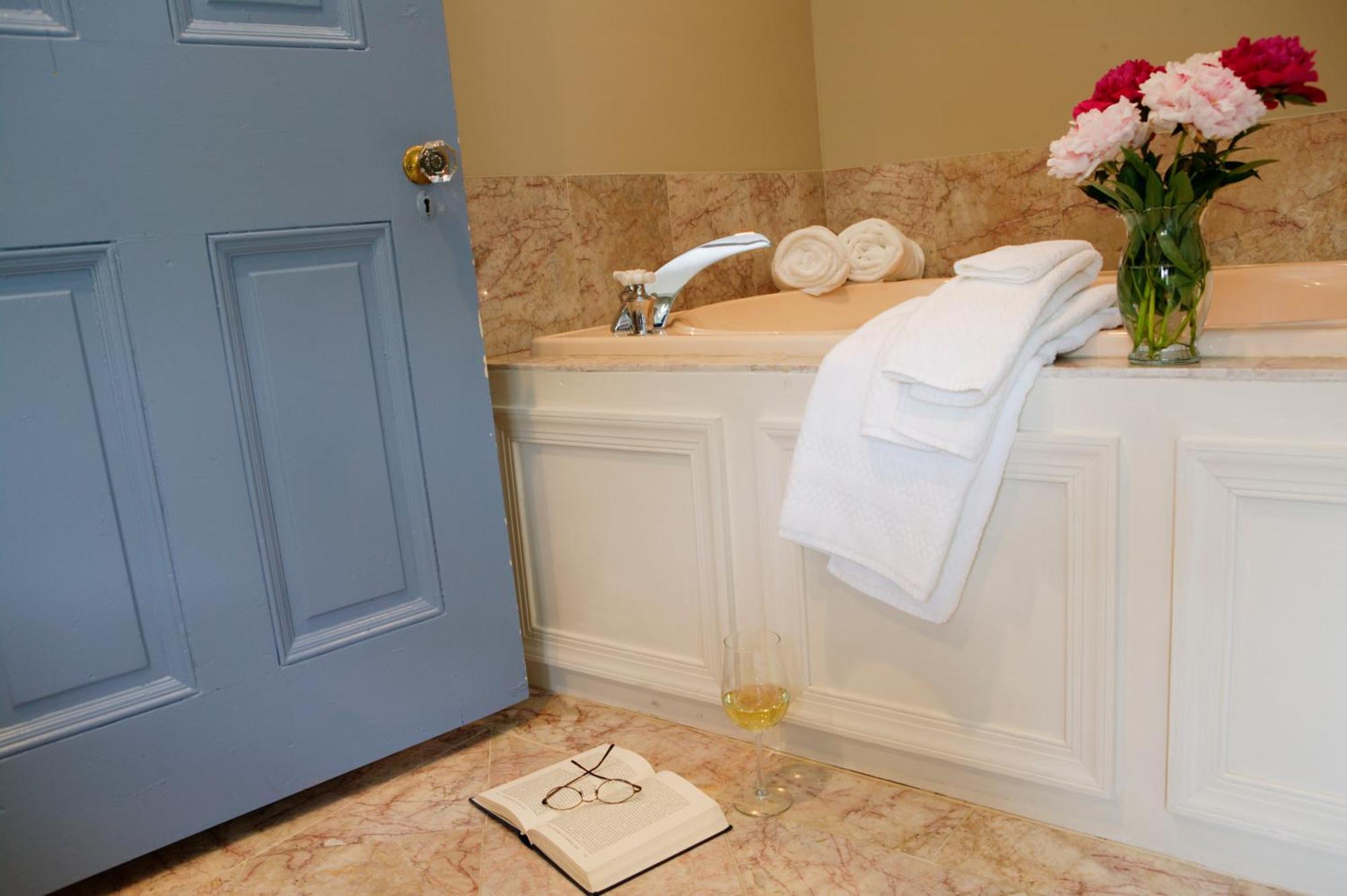 Cameron Estate Inn Mount Joy Room photo